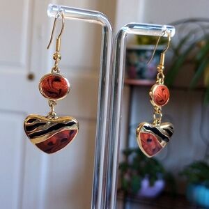 Vintage Bereti Tiger Stripe Animal Print heart 2-in dangle Goldtone earrings.